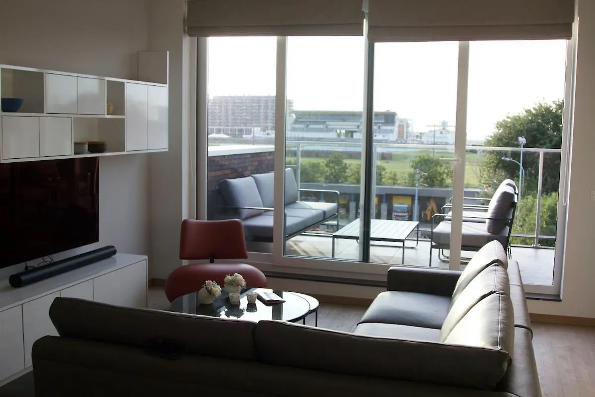 Apartment With Beautiful View, Private Parking And Two Large Terraces オステンド