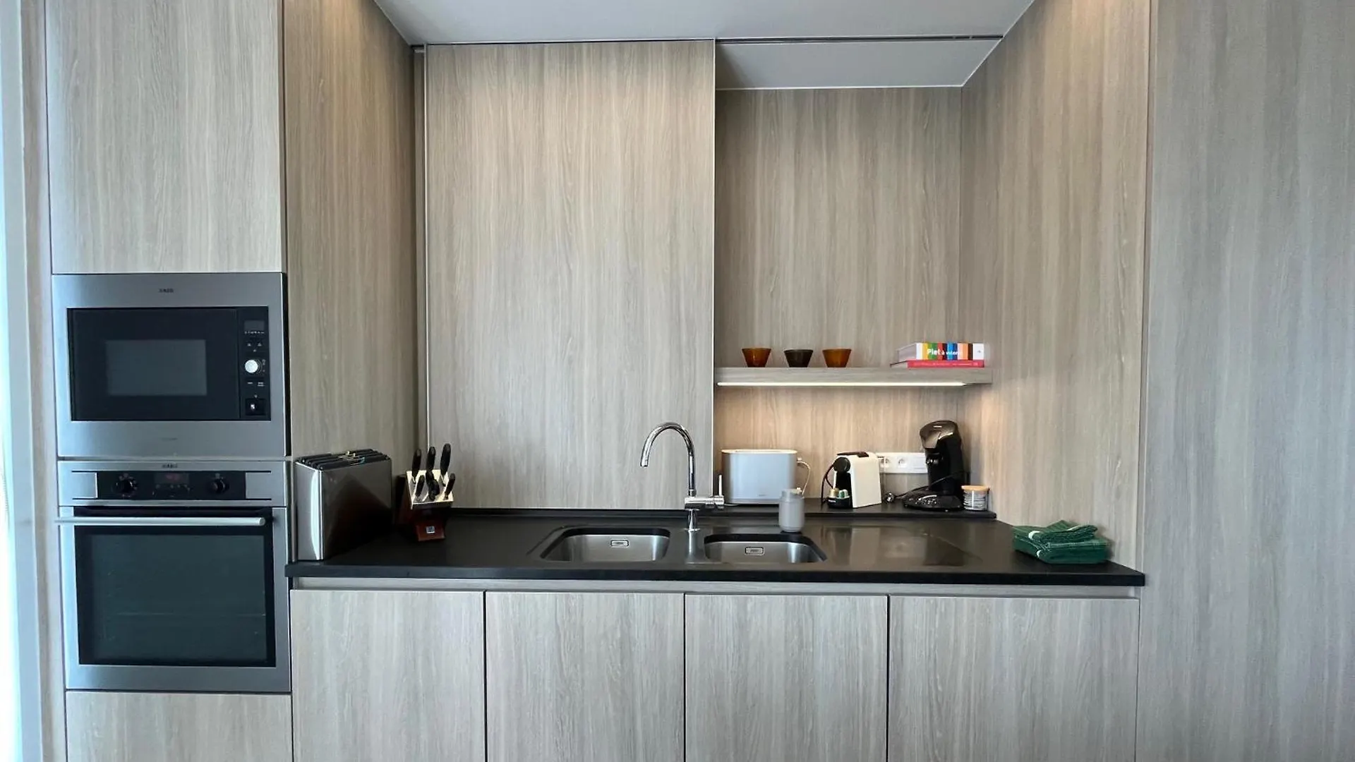 Apartment With Beautiful View, Private Parking And Two Large Terraces オステンド ベルギー